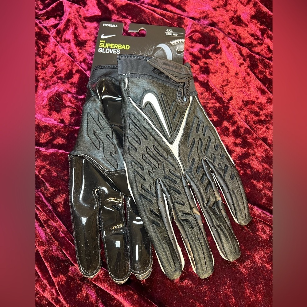 Nike Superbad 6.0 Padded Football Gloves Size 4XL Black &‎ White  - New 🏈